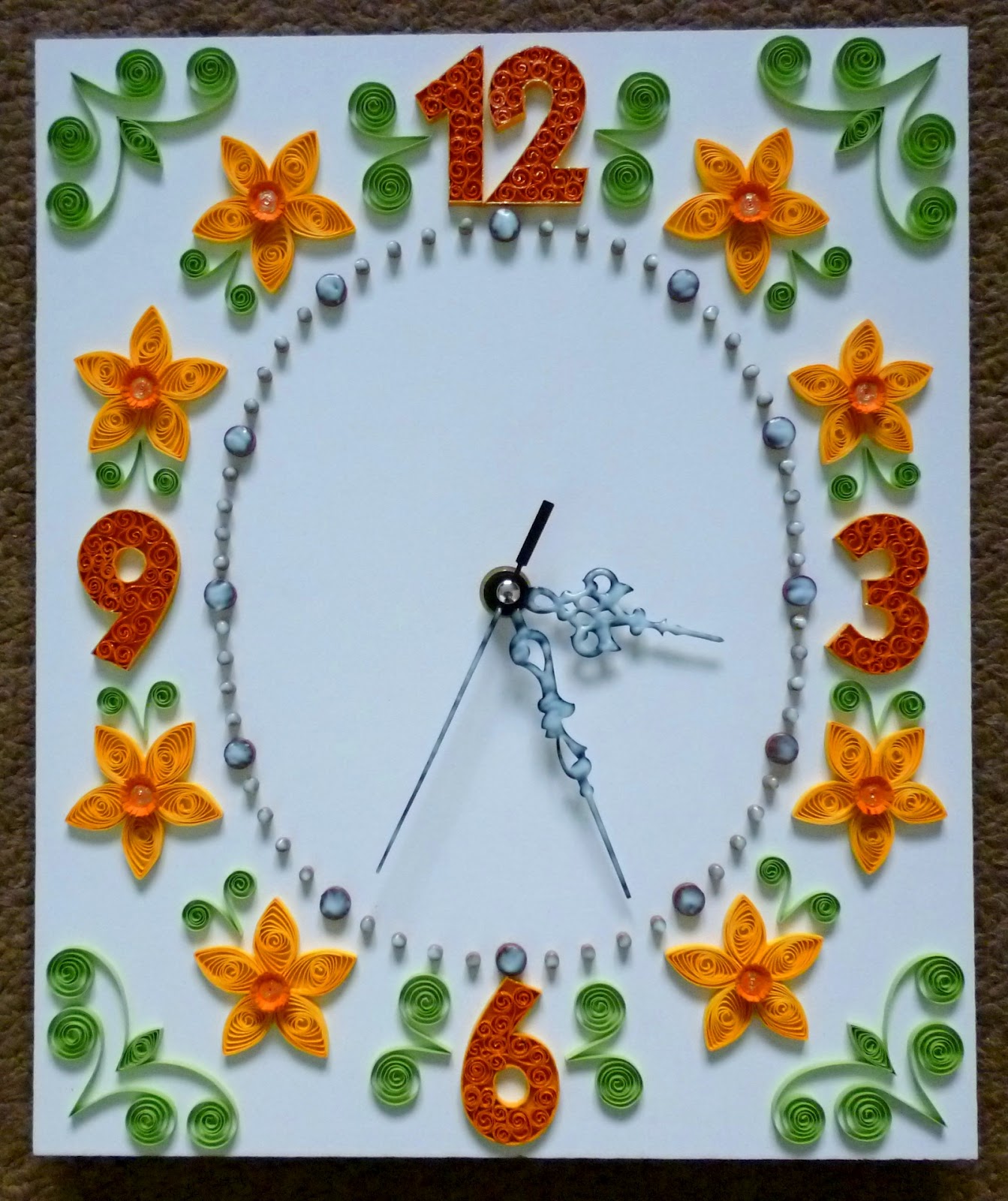 Papírvilág quilling falióra sárga virágokkal / quilled wall clock with
