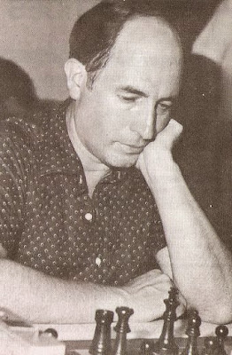 Josep Paredes Prats jugando partidas de ajedrez rápidas en 1983