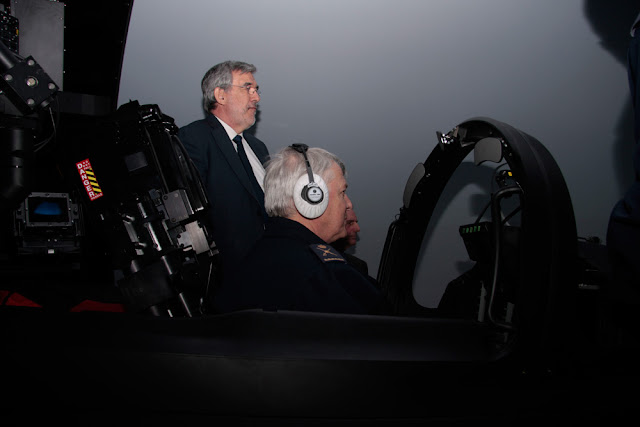 Recepción del Simulador de Vuelo del C.16 en la Base Aérea de Albacete y Ala 14.