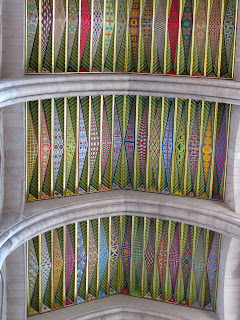 Bóveda de colores en la catedral de la Almudena