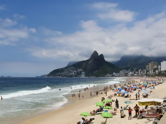 Awesome activities in Rio de Janeiro: take a walk on Ipanema Beach