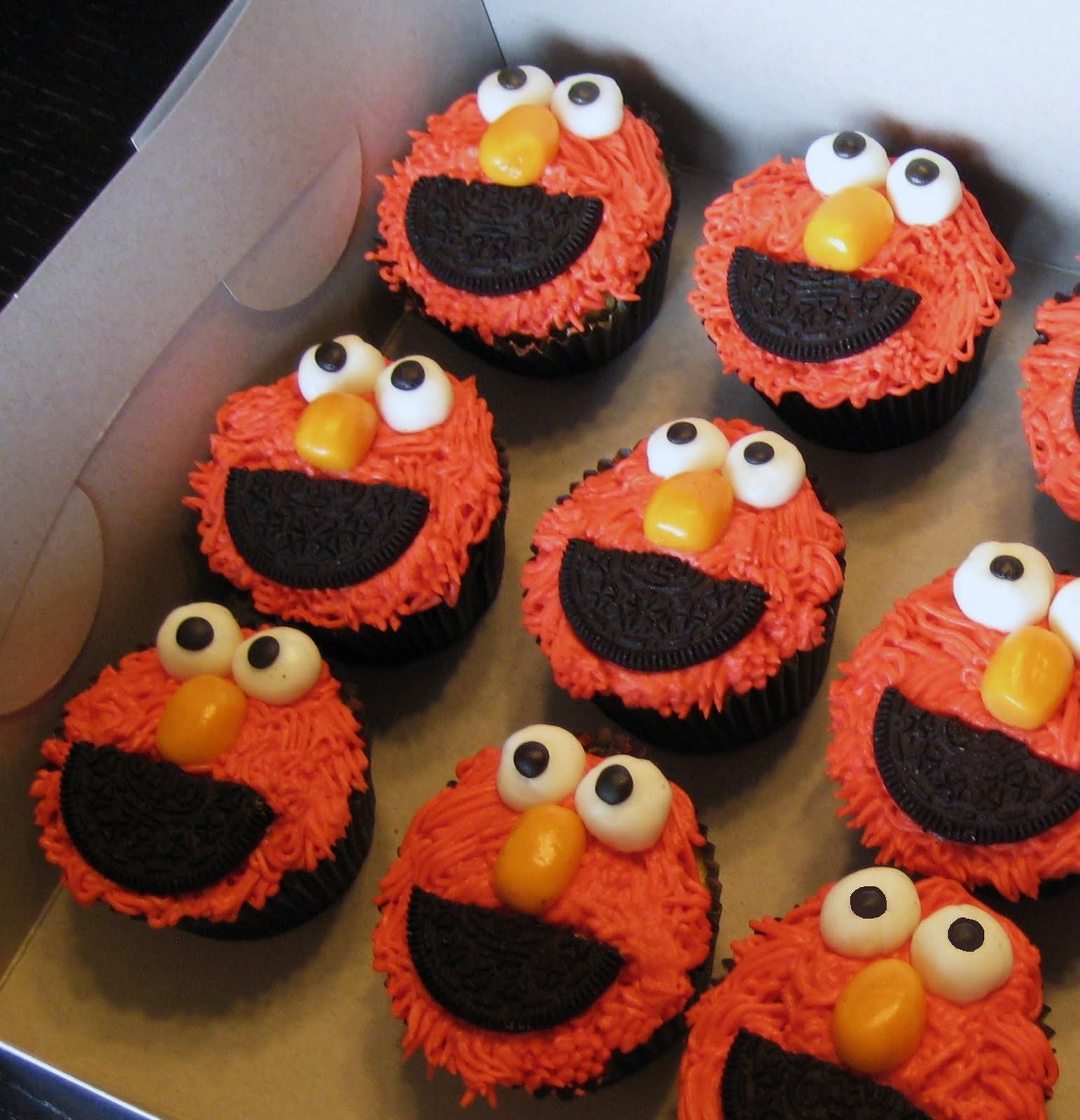 Custom Cakes By Julie Elmo Cupcakes