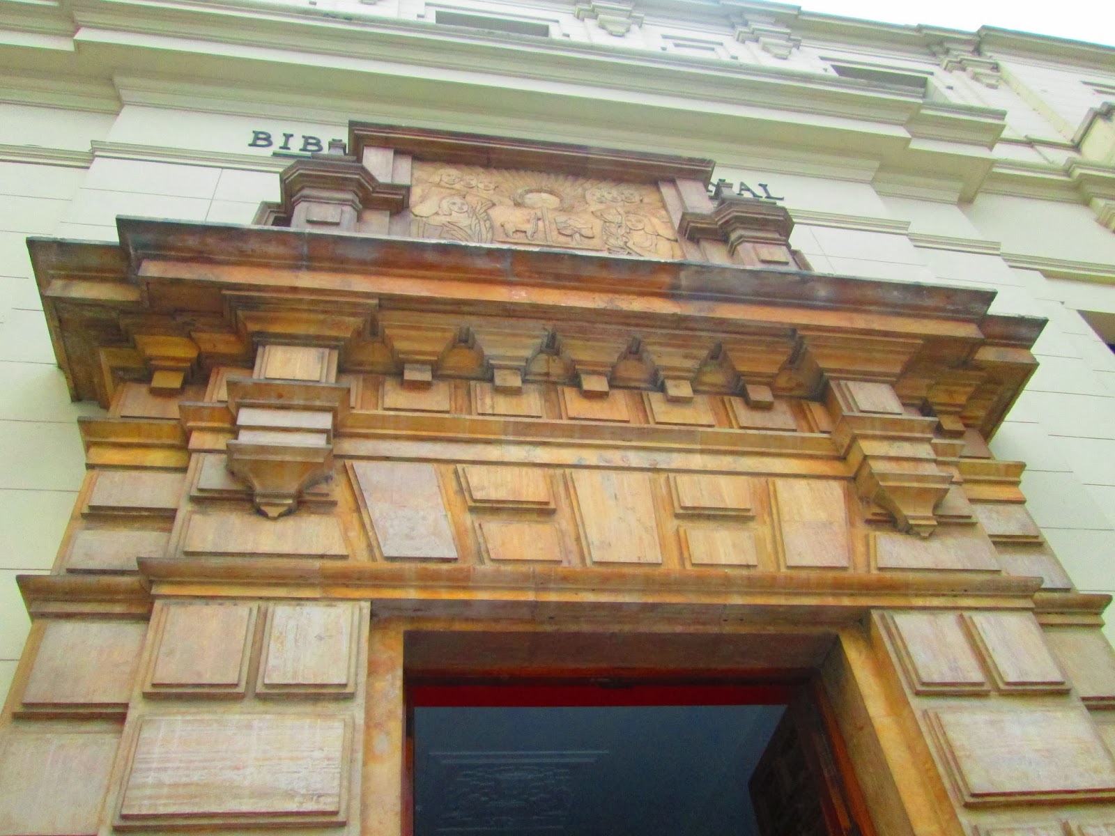 En las calles de Lima: LA HISTORICA BIBLIOTECA NACIONAL