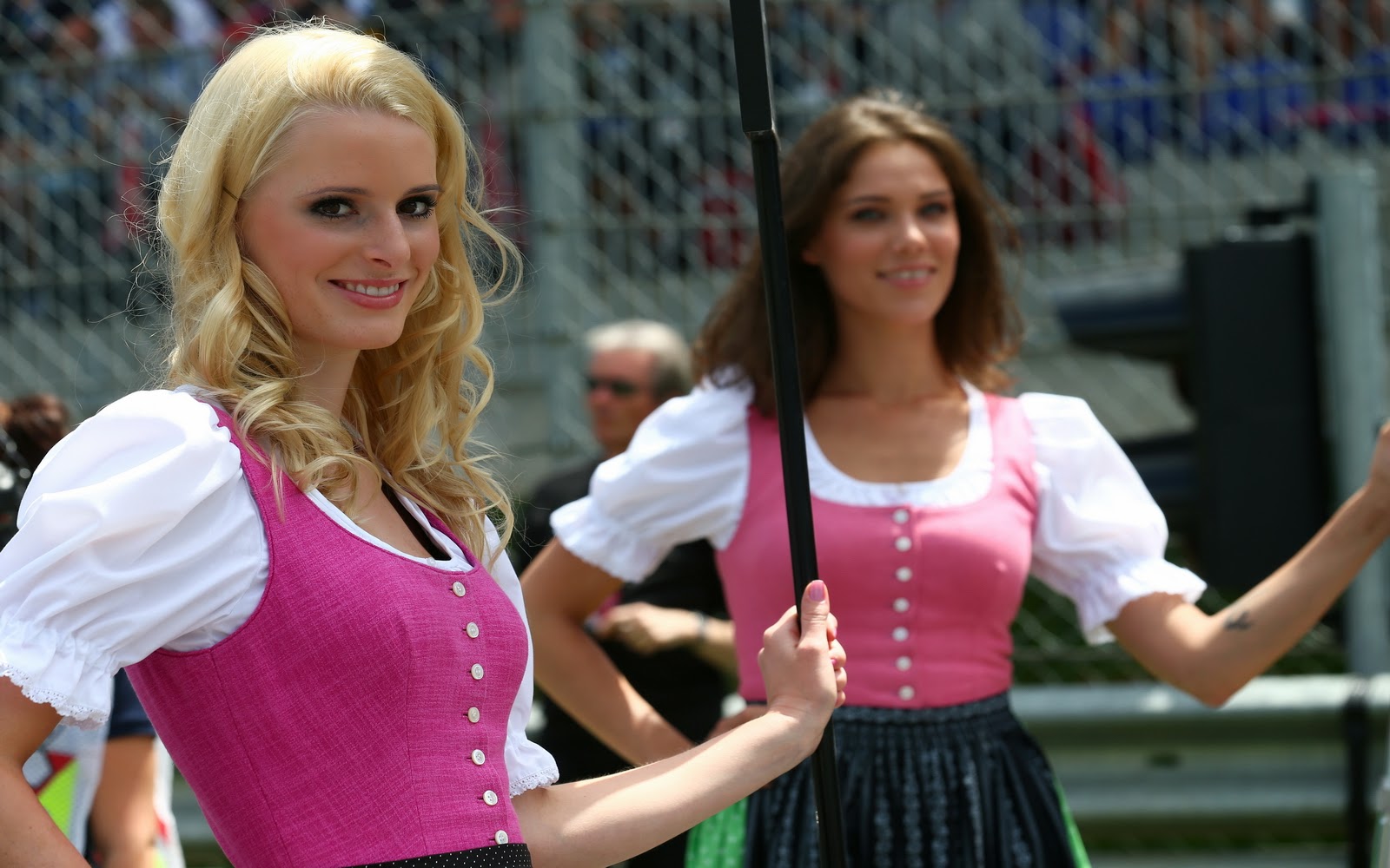 австрийцы девушки. австрийцы внешность женщины. германия октоберфест 2018. каролина witkowska дирндль. девушки на фестивале пива октоберфест.