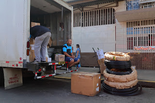 Men unloading truck in Puriscal.