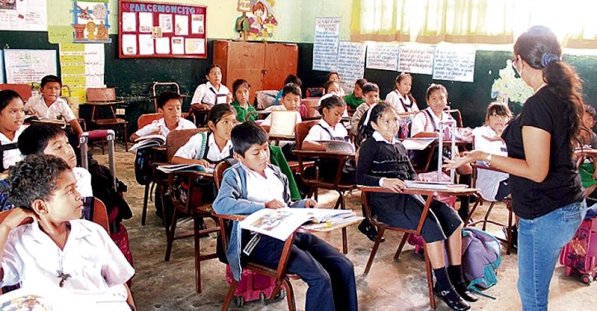 900 escolares extranjeros inician clases en colegios de la región Piura 900 escolares extranjeros inician clases en colegios de la región Piura