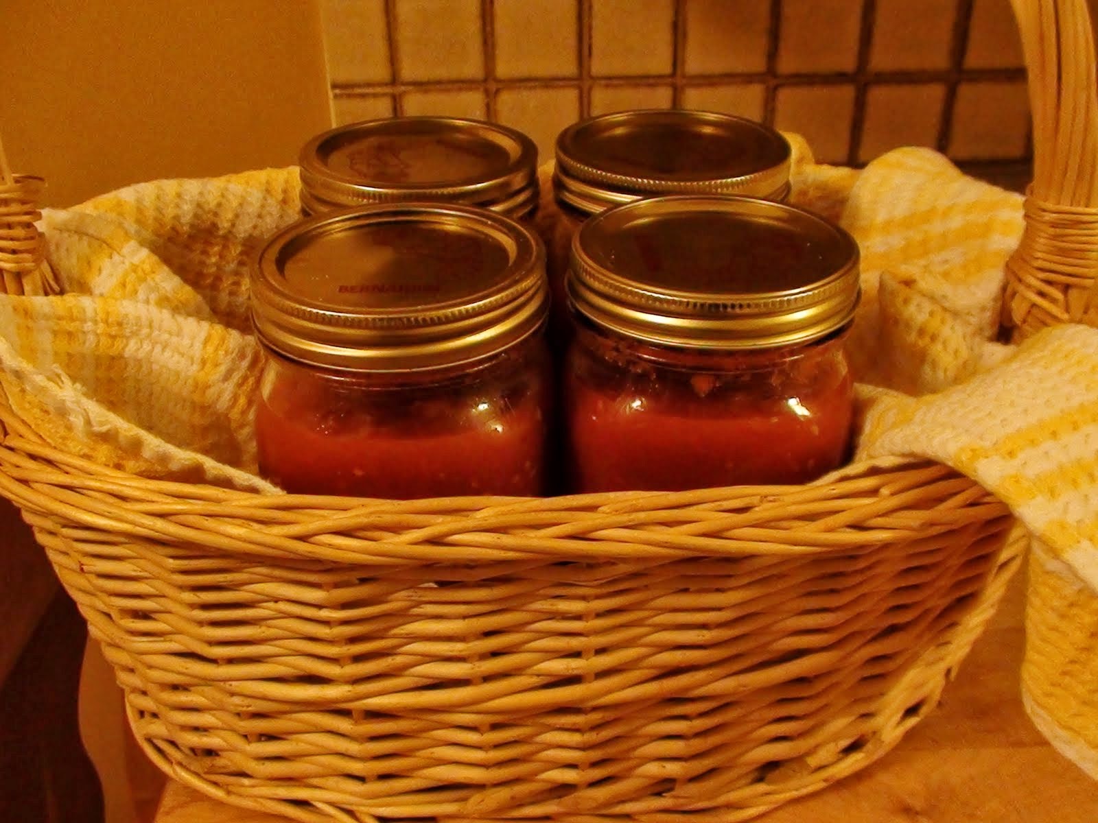 zsuzsa is in the kitchen: RUSTIC TOMATO SAUCE