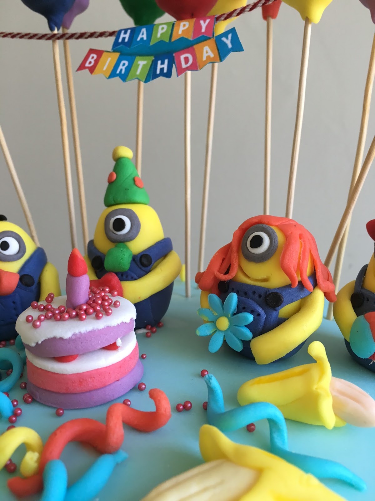 Minyon Pasta (Minion cake)