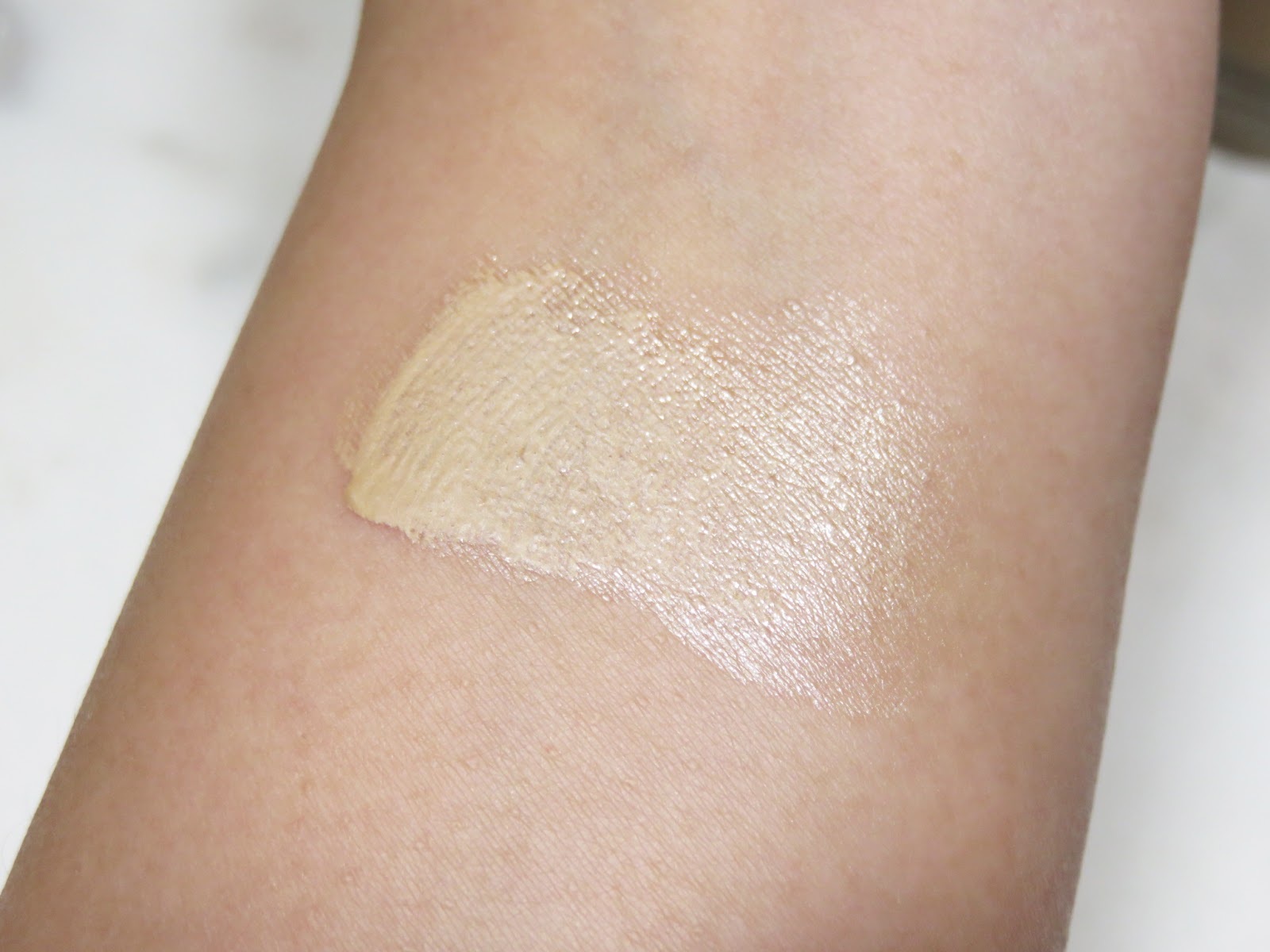 Charlotte Tilbury Hollywood Flawless Filter Shade 4 Review