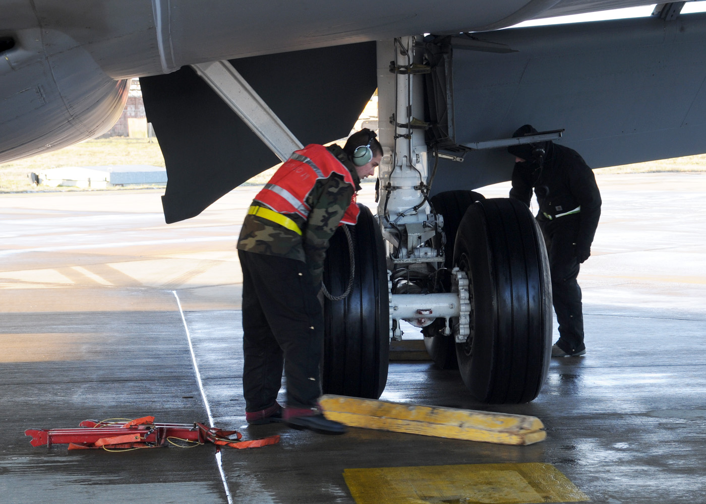 How Aircraft hydraulic system works? - Aircraft Nerds
