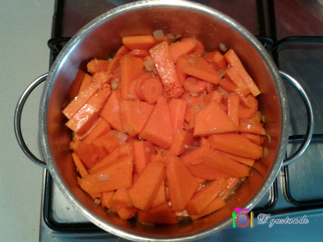 Añadimos la calabaza y zanahoria en trozos