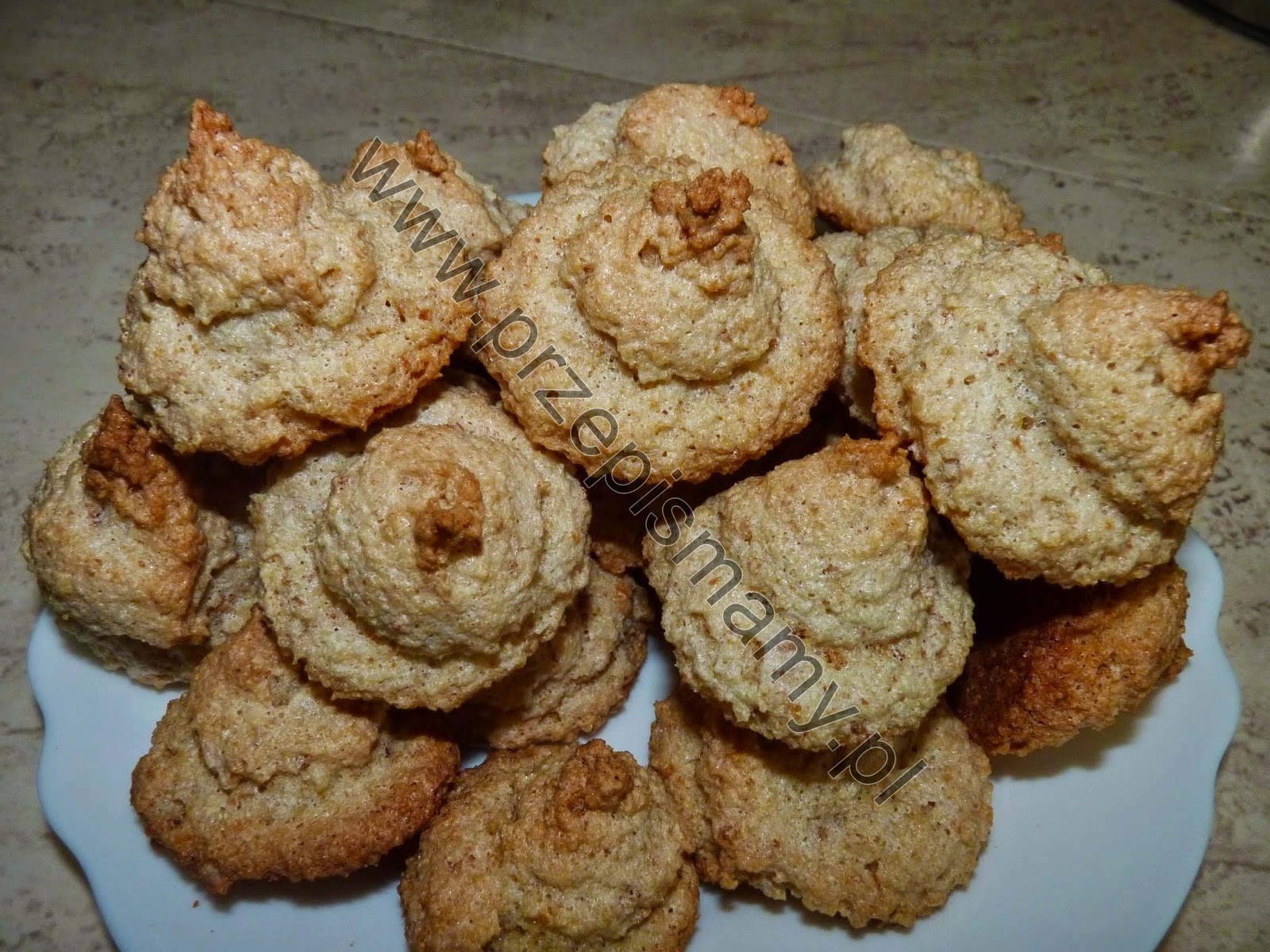 Ciasteczka z czerstwego pieczywa "Makrony" Ciasteczka z czerstwego pieczywa "Makrony"