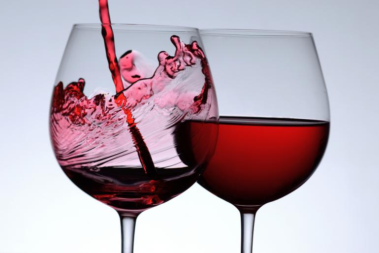 Advantages and Disadvantages of Red Wine Health Care