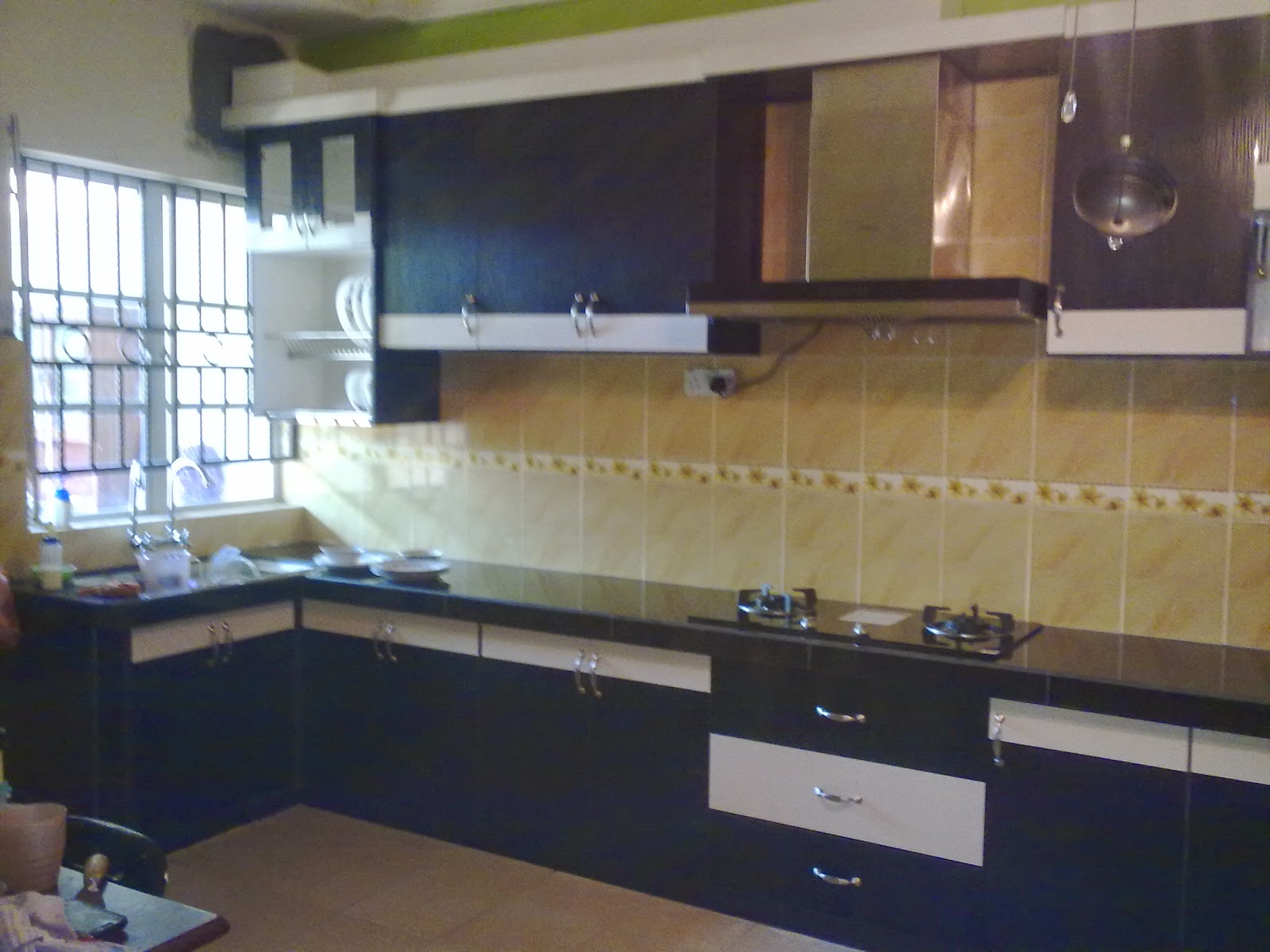 Kabinet Dapur Perniagaan Mim Kabinet Dapur Yang Berkonsep Moden Dengan Kemasan Warna Lat Gelap Dan Cerah