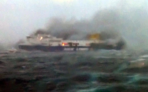 Μεγάλη πυρκαγιά σε πλοίο με 478 επιβάτες, ανοιχτά της Κέρκυρας - Ένας Έλληνας νεκρός (ΦΩΤΟ & ΒΙΝΤΕΟ)