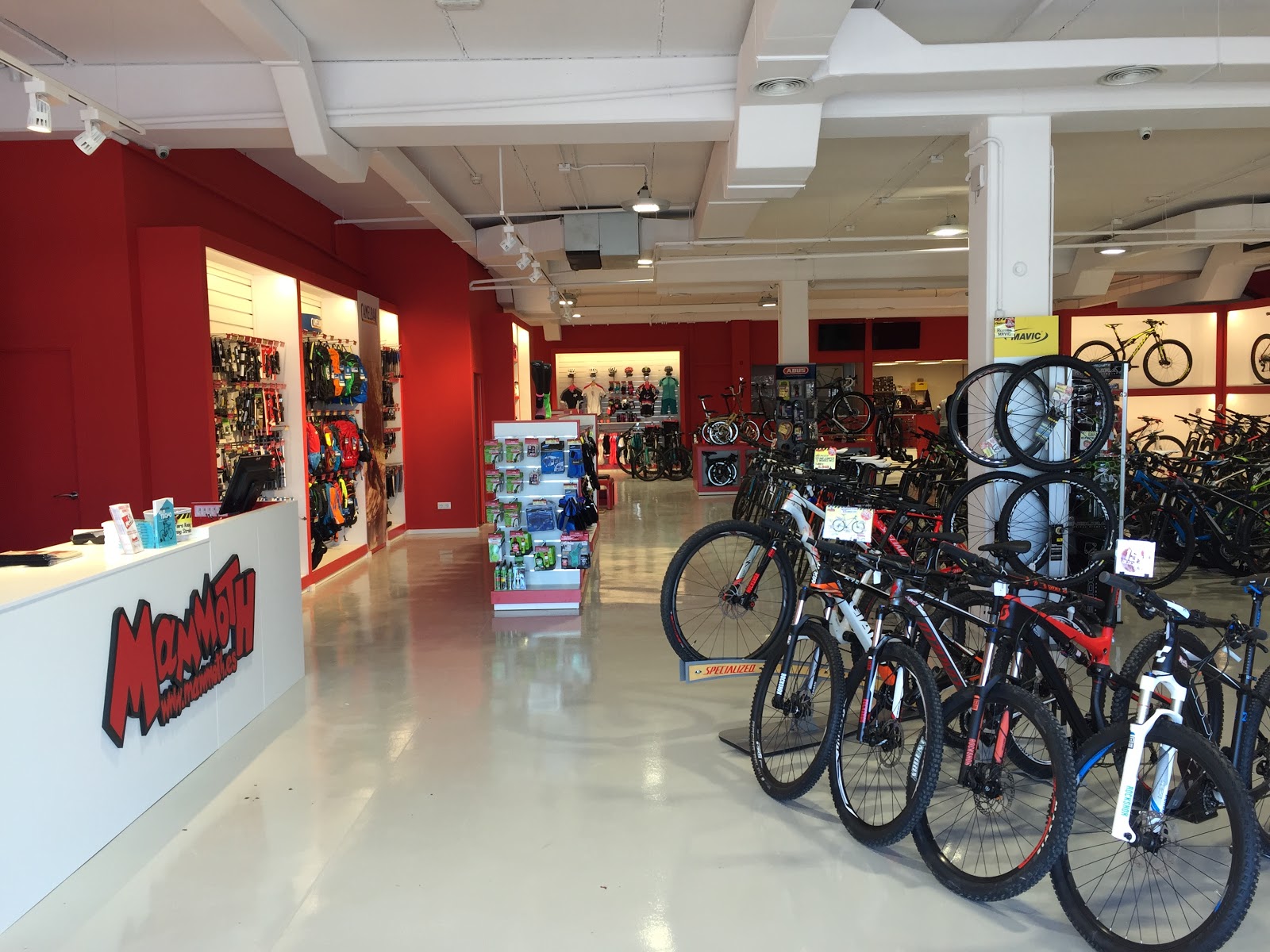 Interiores Comerciales TIENDA DE BICICLETAS MAMMOTH EN ALCALA DE HENARES MADRID
