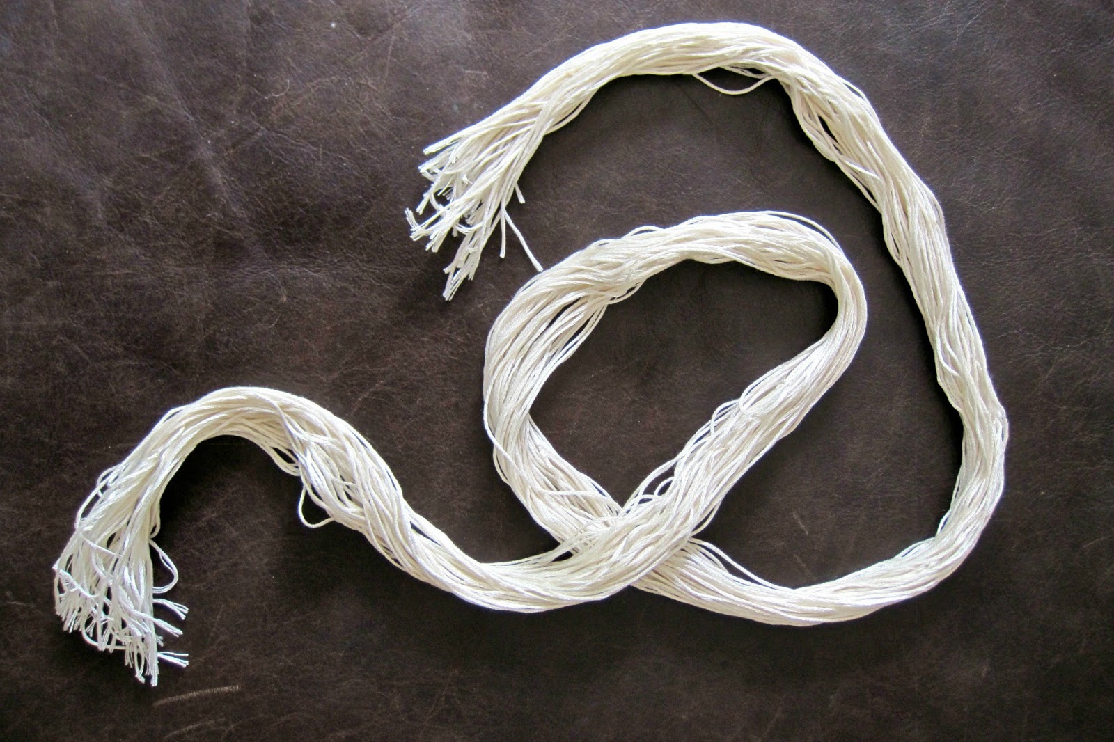 DIY Macrame Fringe Table Runner Driven by Decor