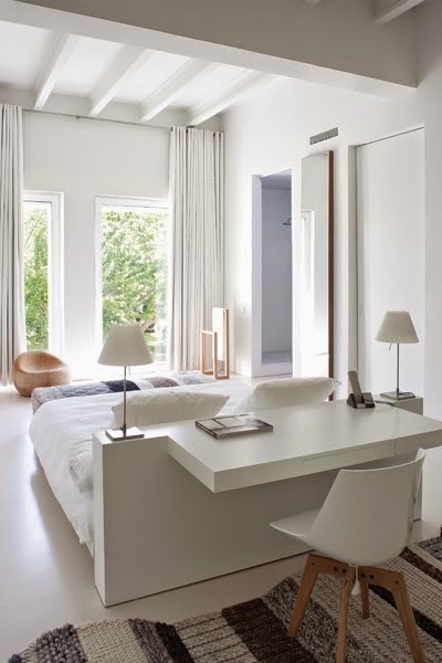 Almacenaje detrás de la cama . | Decoración