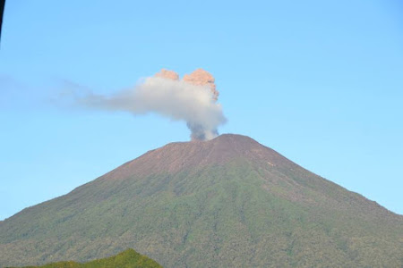 Misteri Gunung Slamet dan Mitos Terbelahnya Pulau Jawa
