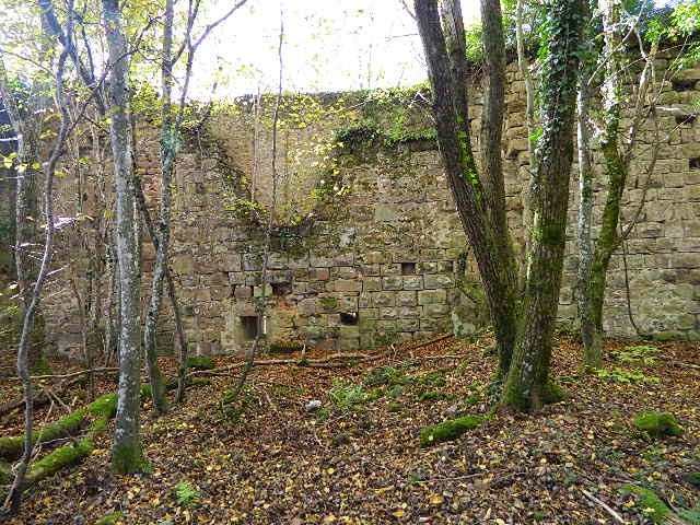 Châteauxforts, abbayes, monuments antiques et personnages historiques