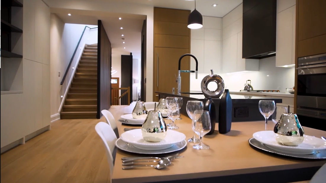40 Interior Design Photos vs. 10 Second St, Toronto Luxury Home Tour