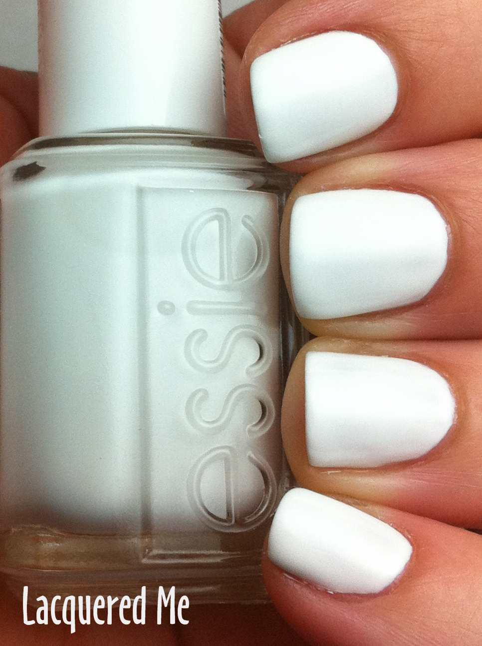 Плотный лак. Essie лак Blanc. Essie лак белый. Лак для ногтей Essie белый. Лак Essie 01 белый.