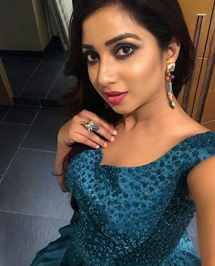 704px x 871px - 130+ Pics of Shreya Ghoshal, Song List, HD Images Download (2019 ...