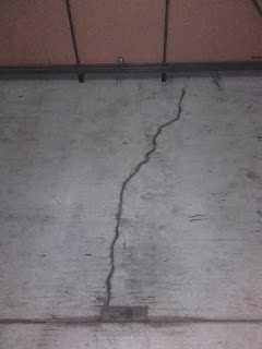 Prasknutá betónová podlaha podlahové kúrenie