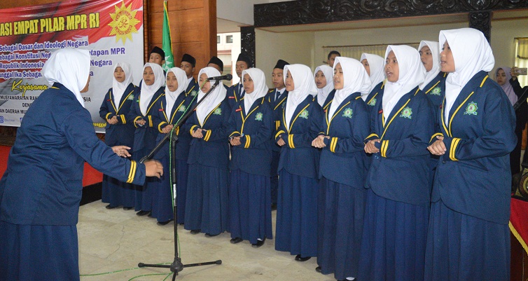 Paduan Suara MBS Trenggalek Tampil Memukau dalam Acara Sosialisasi 4Pilar MPR RI