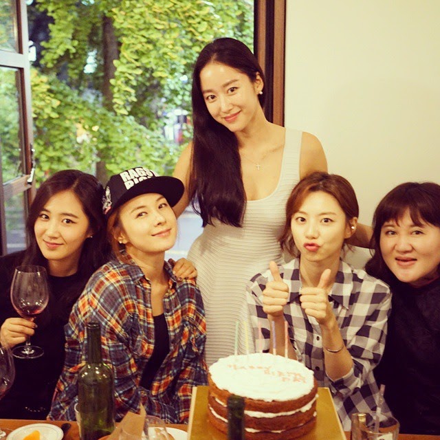 Check out SNSD Yuri's beautiful photos with her Friends Wonderful Generation Check out SNSD Yuri's beautiful photos with her Friends Wonderful Generation