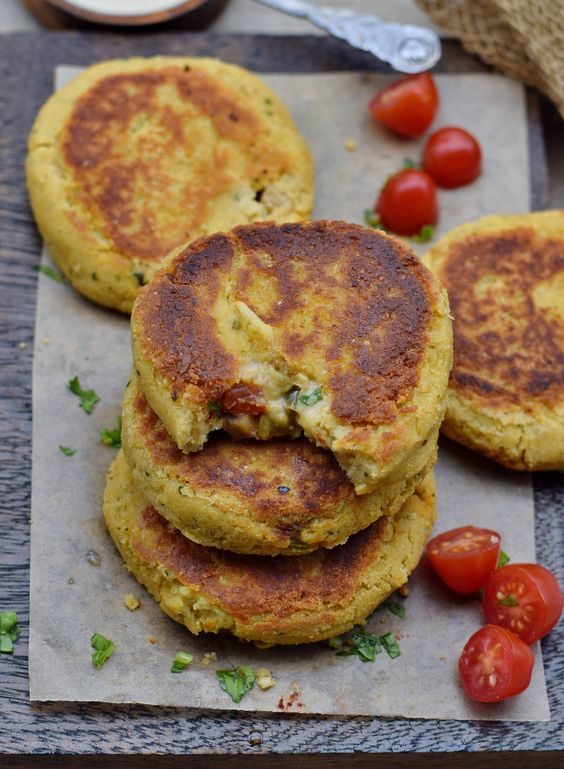 This cauliflower patties recipe is versatile and easy to make. The patties are vegan, gluten-free, protein-rich and they're perfect as a snack, lunch or dinner! #vegan #glutenfree #patties #cauliflower #fritters 