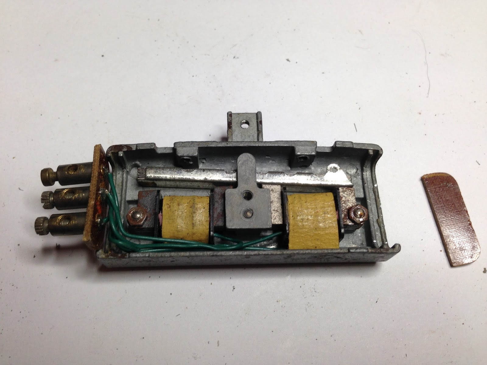 Hornby Dublo 3 Rail: Modifying electric points