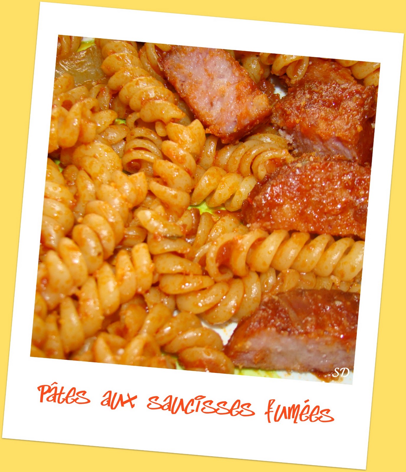 Pâtes aux saucisses fumées.