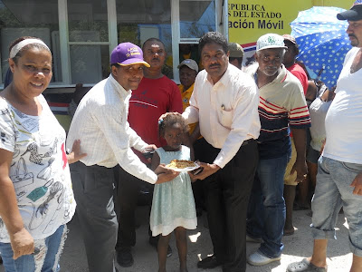Gobernación y Comedor Económico, entregan alimentos a familias de Jaquimeyes.
