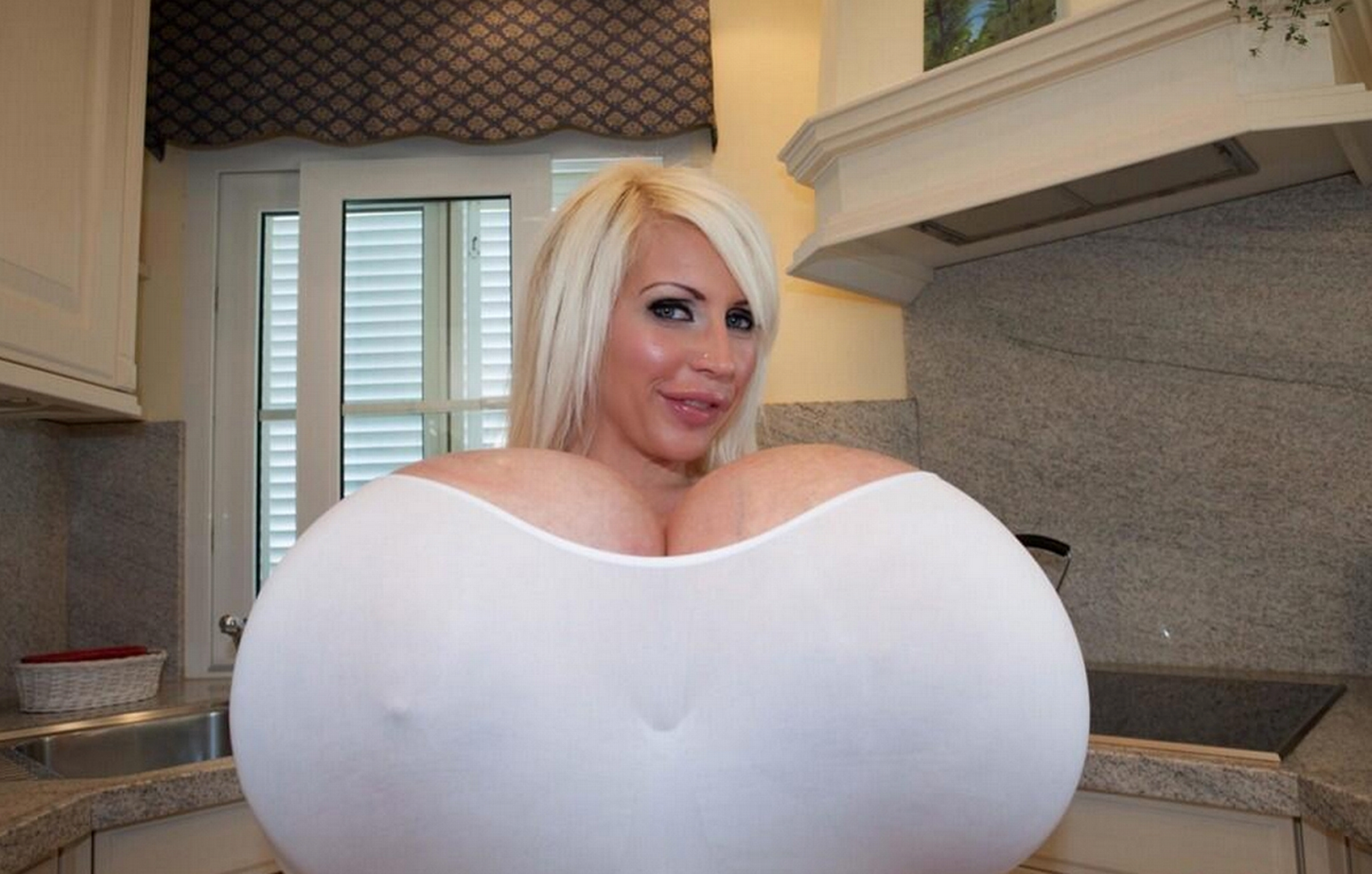 World biggest boobs woman
