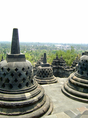 Candi Borobudur, Borobudur stupas, perforated stupas