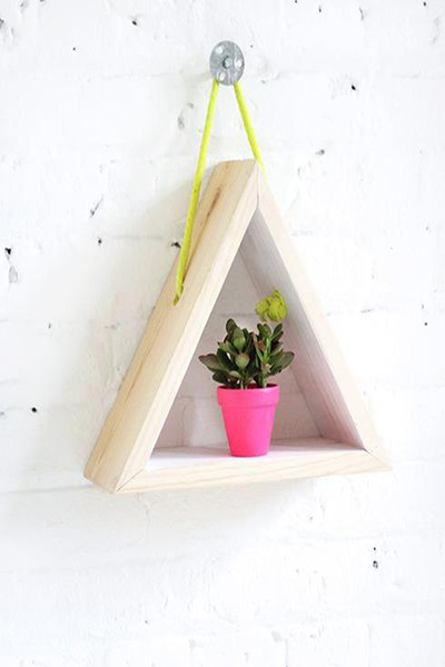 étagère triangle en bois DIY