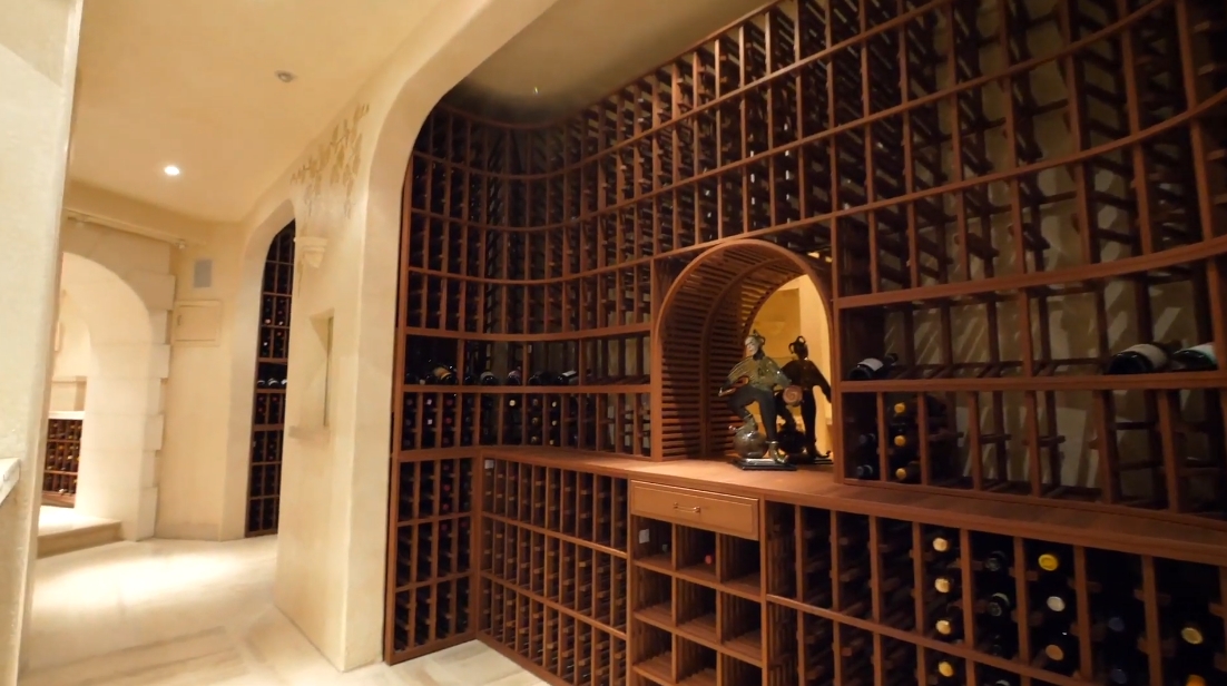31 Photos vs. 25 Preston Road Woodside, CA Luxury Mansion Interior Design Tour