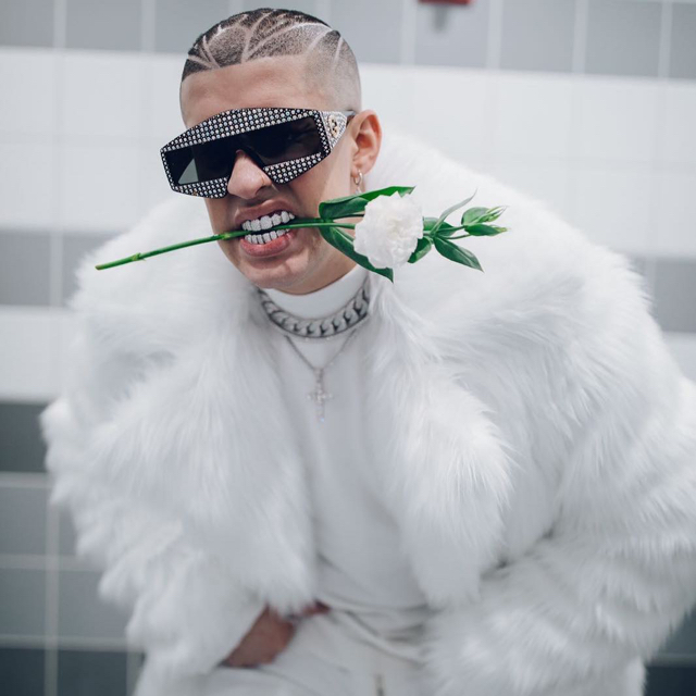Monja bendijo la música de Bad Bunny Bad Bunny
