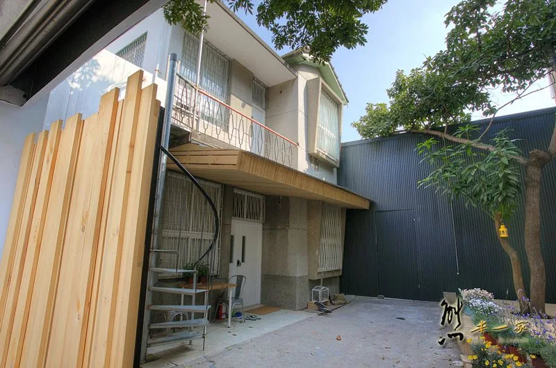 台南靜巷老屋住宿|大樹下老宅民居