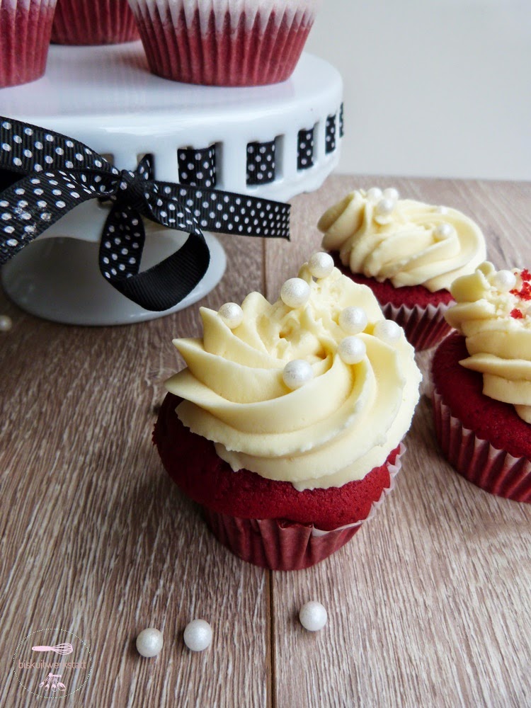 Red Velvet Cupcakes mit Frischkäse-Schokoladen-Frosting [Ohrwurm-Alarm ...