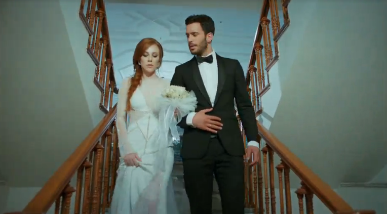 Омер и дефне. Дефне и синан. Состоялась ли свадьба омера и дефне. Свадьба дефне и омера. Любовь напрокат дефне и омер.