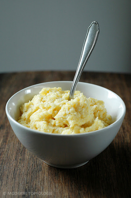 Cremiger Polenta-Brei mit Parmesan und Butter