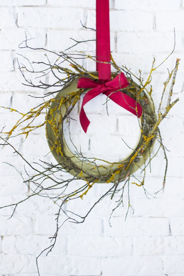 Coronas de Navidad con tela y ramas