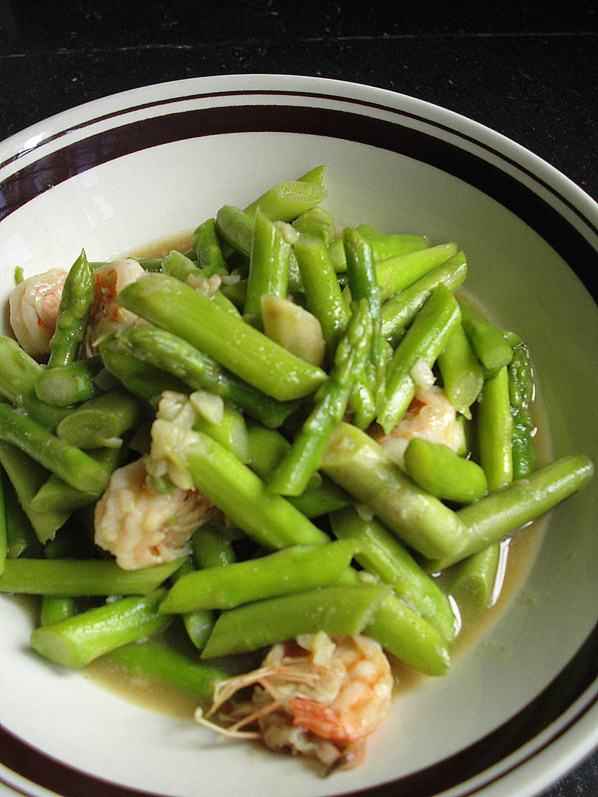 STIR FRY ASPARAGUS WITH GARLIC AND SHRIMP