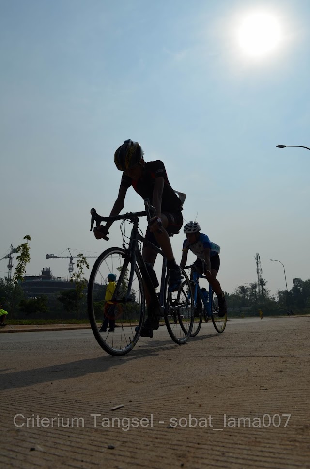 Balap Sepeda Di Bintaro Loop