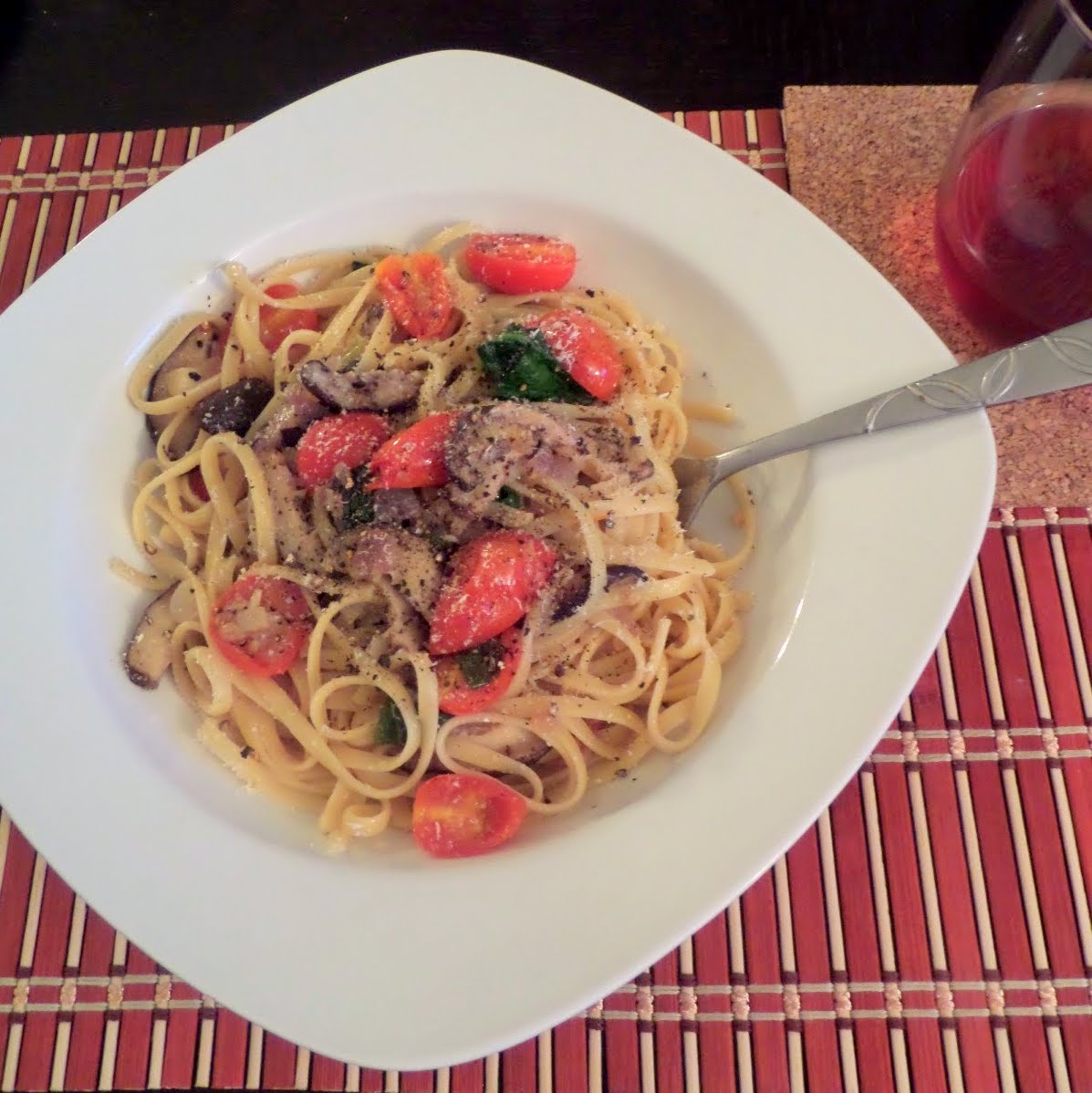 Mushroom Spinach Tomato Pasta:  Linguine noodles in a light white wine and garlic sauce tossed with mushrooms, spinach and grape tomatoes.