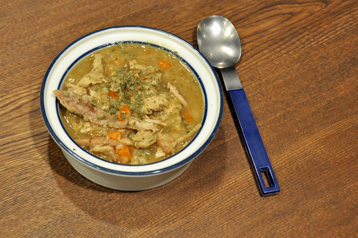 残り物のターキーヌードルスープ
