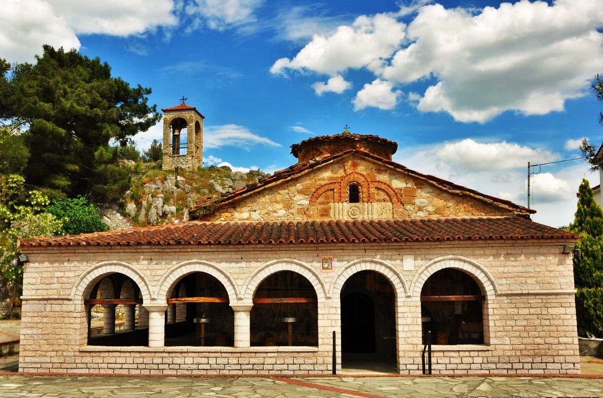 Greek Orthodox Religious Tourism: Ιερός Ναός Ταξιαρχών Μιχαήλ και Γαβριήλ, Ταξιάρχες Τρικάλων.