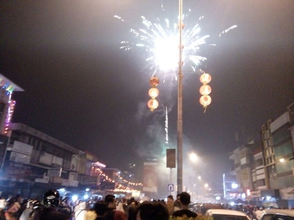 Pesta Kembang Api Hipnotis Langit Gajah Mada Pontianak Pesta Kembang Api Hipnotis Langit Gajah Mada Pontianak
